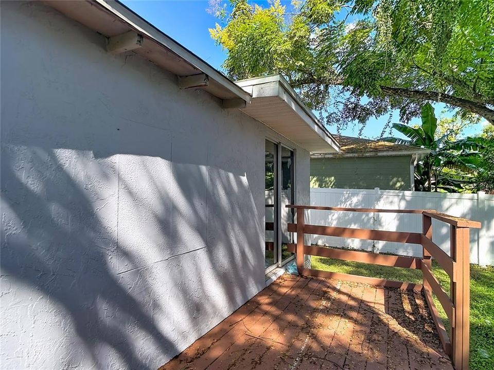 For Sale: $245,000 (3 beds, 2 baths, 1216 Square Feet)
