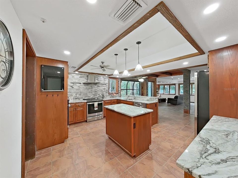 For Sale: $999,000 (4 beds, 3 baths, 5425 Square Feet)