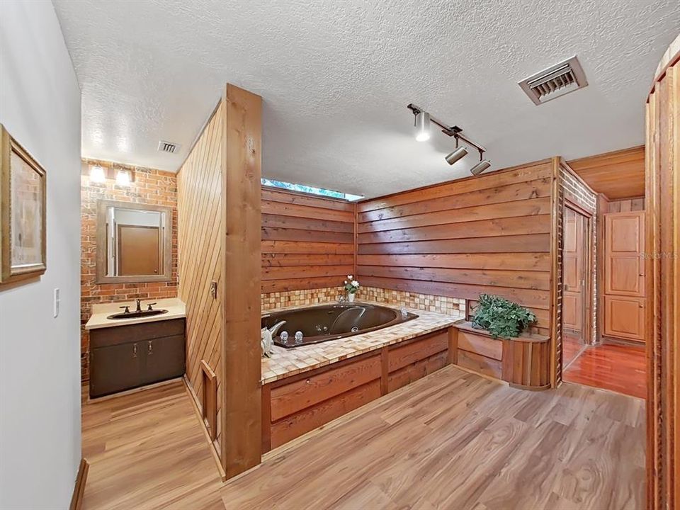 For Sale: $999,000 (4 beds, 3 baths, 5425 Square Feet)