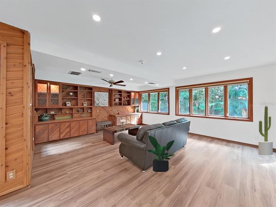 For Sale: $999,000 (4 beds, 3 baths, 5425 Square Feet)