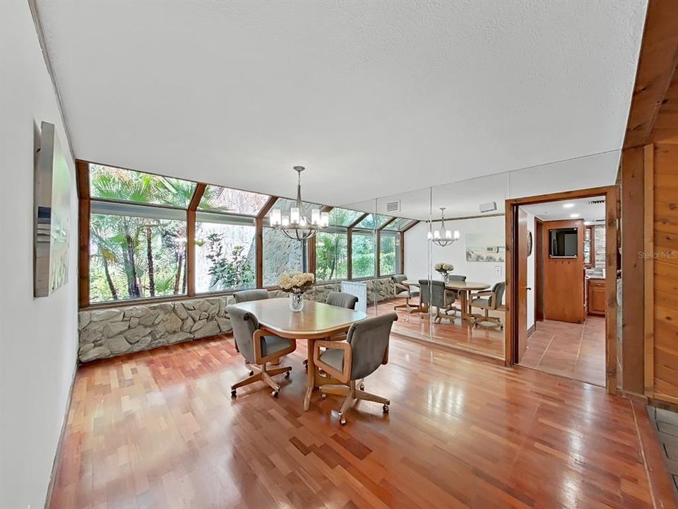 For Sale: $999,000 (4 beds, 3 baths, 5425 Square Feet)