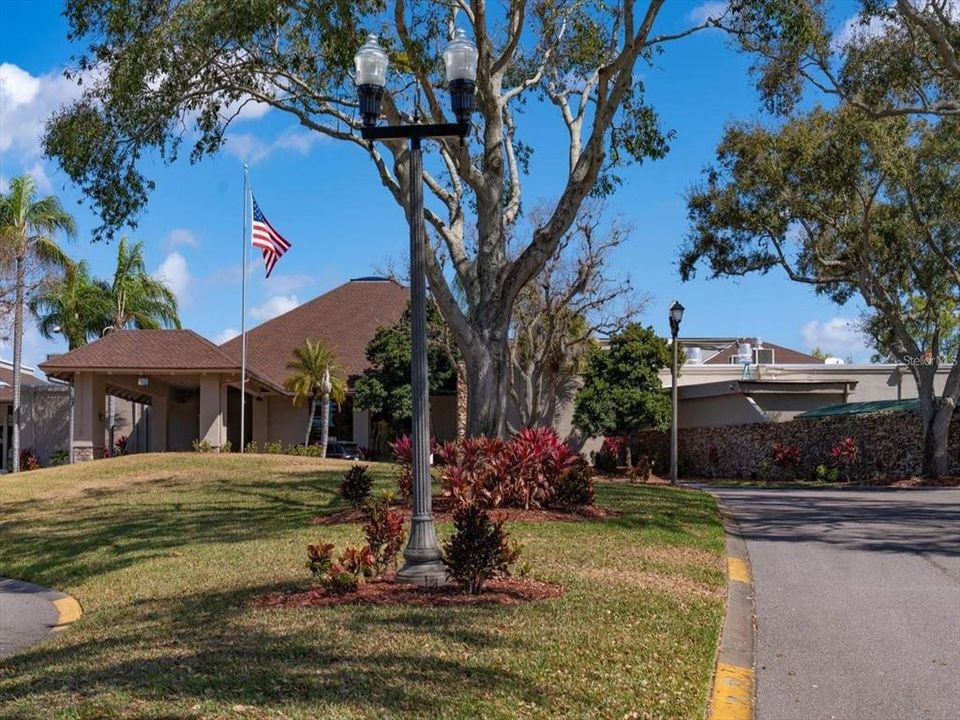 For Sale: $999,000 (4 beds, 3 baths, 5425 Square Feet)