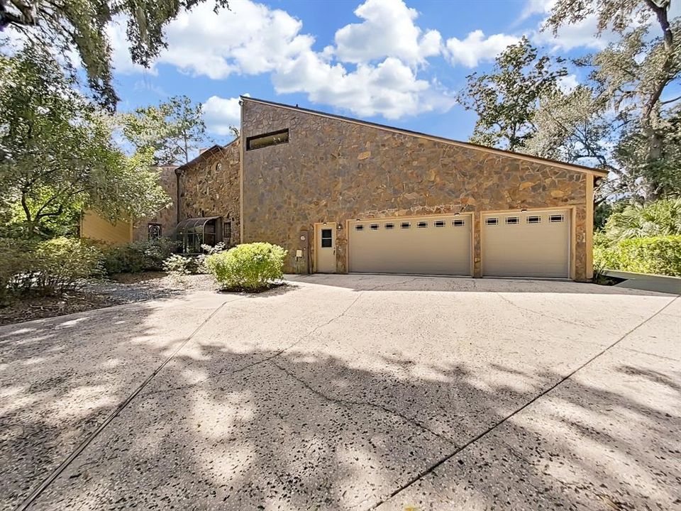 For Sale: $999,000 (4 beds, 3 baths, 5425 Square Feet)