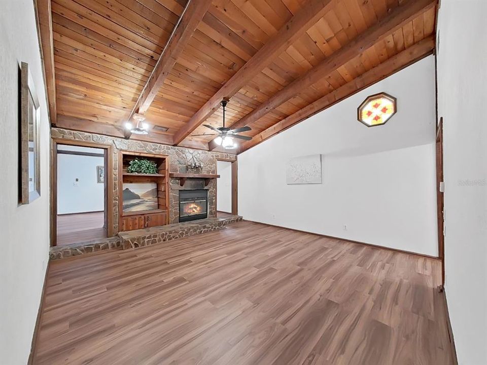 For Sale: $999,000 (4 beds, 3 baths, 5425 Square Feet)