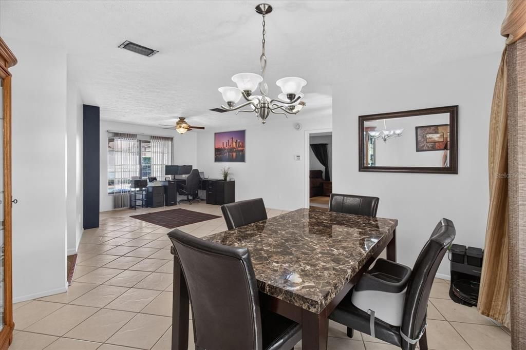 En Venta: $490,000 (3 camas, 2 baños, 1648 Pies cuadrados)