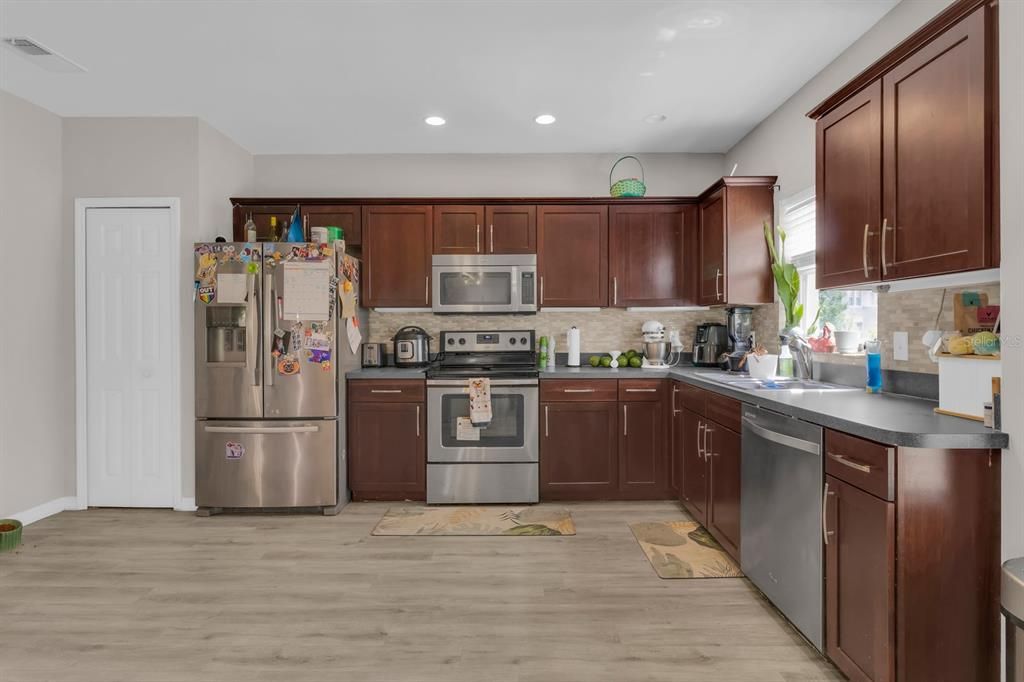 En Venta: $280,000 (3 camas, 2 baños, 1382 Pies cuadrados)