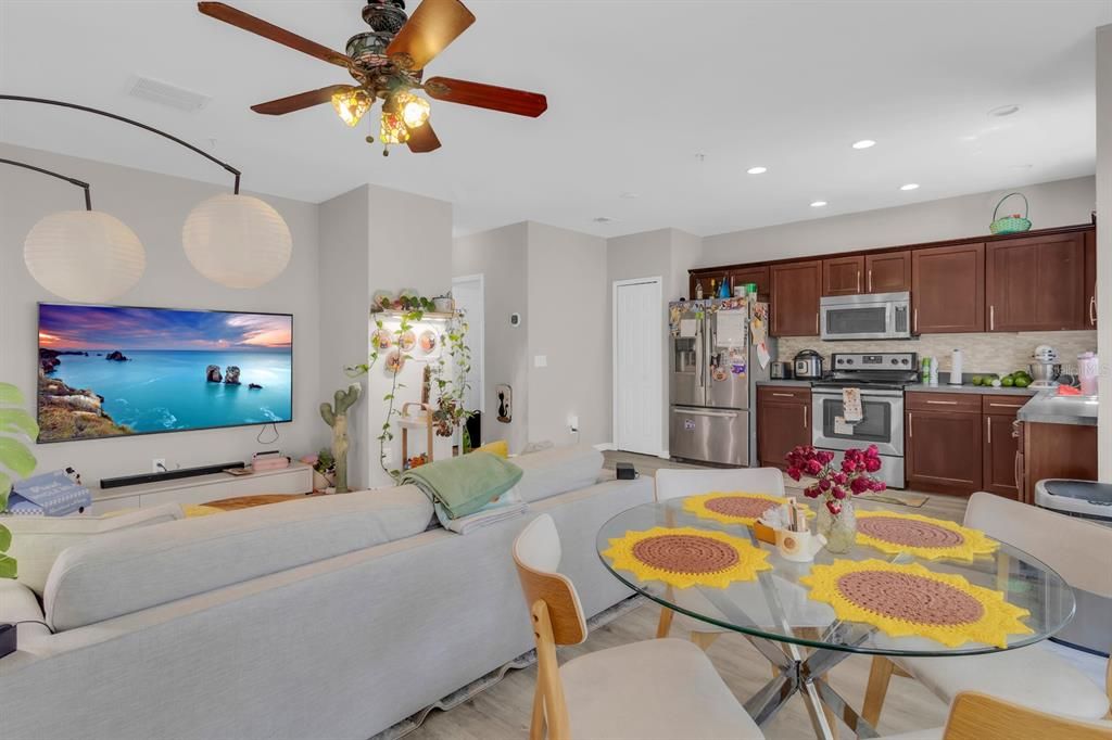 En Venta: $280,000 (3 camas, 2 baños, 1382 Pies cuadrados)