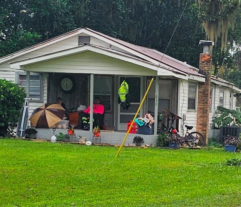 For Sale: $160,000 (2 beds, 1 baths, 816 Square Feet)