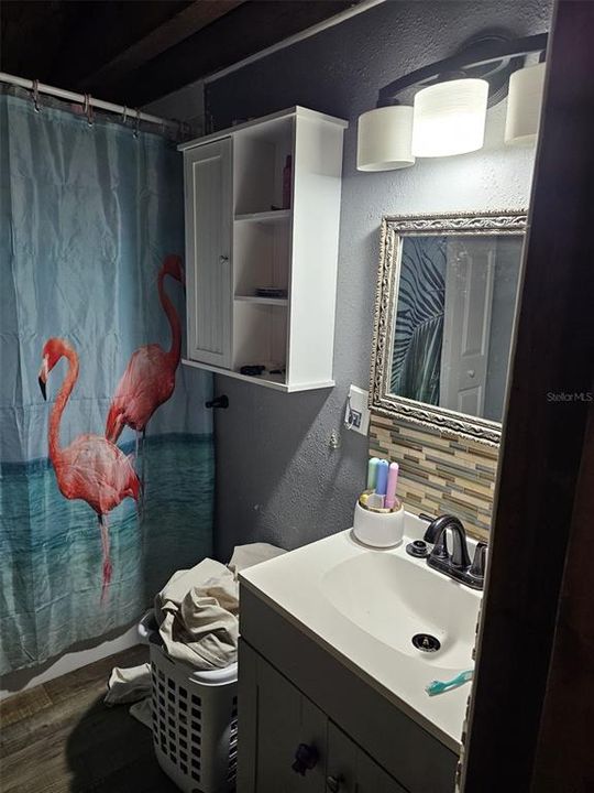 For Sale: $160,000 (2 beds, 1 baths, 816 Square Feet)