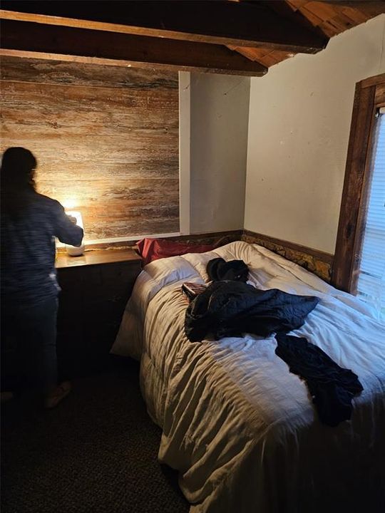 For Sale: $160,000 (2 beds, 1 baths, 816 Square Feet)