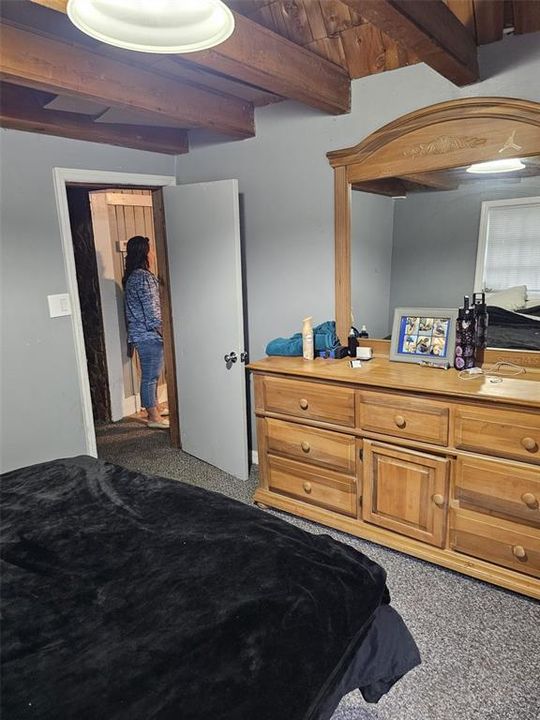 For Sale: $160,000 (2 beds, 1 baths, 816 Square Feet)