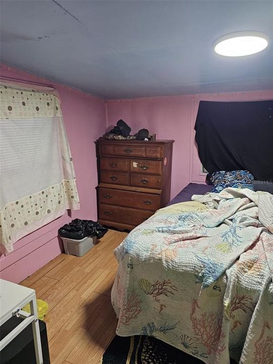 For Sale: $160,000 (2 beds, 1 baths, 816 Square Feet)