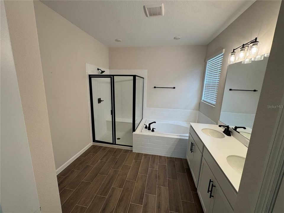 En Venta: $325,000 (4 camas, 3 baños, 2075 Pies cuadrados)