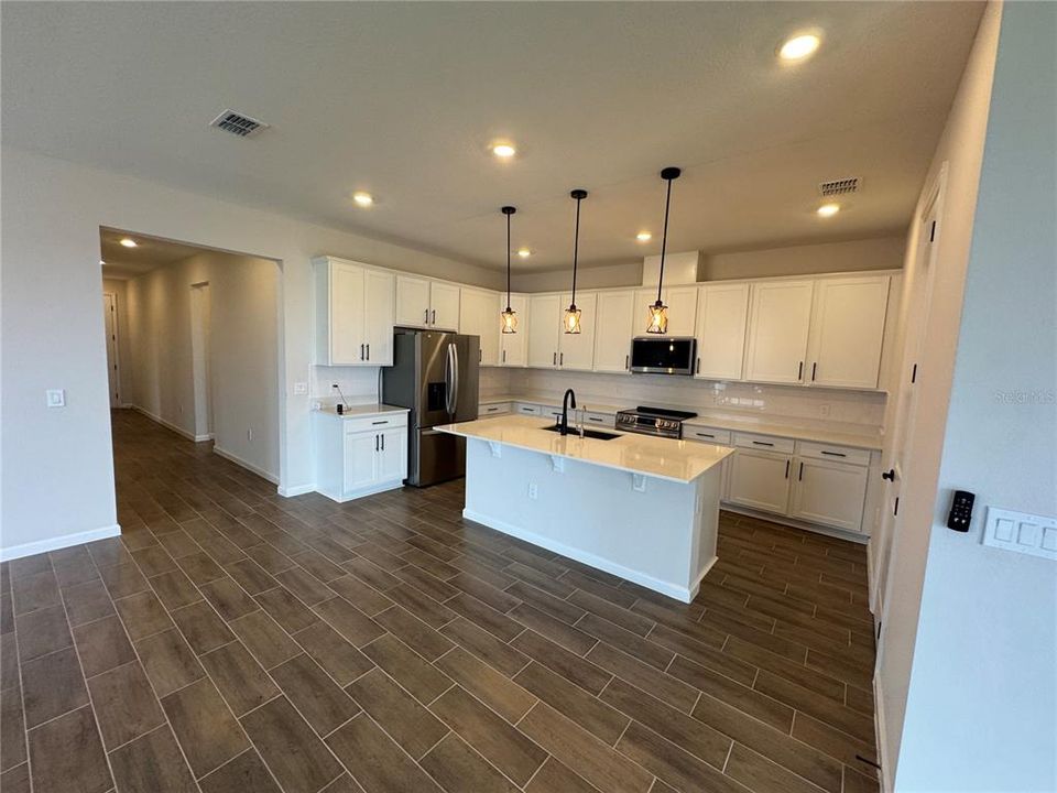 En Venta: $325,000 (4 camas, 3 baños, 2075 Pies cuadrados)
