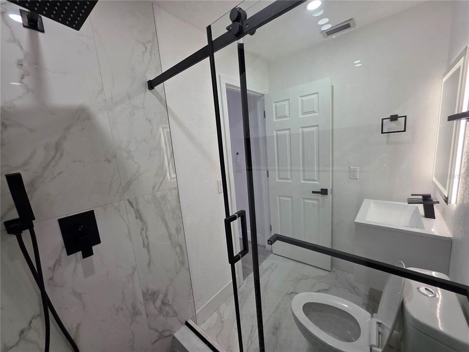 На продажу: $359,900 (5 спален, 3 ванн, 1778 Квадратных фут)