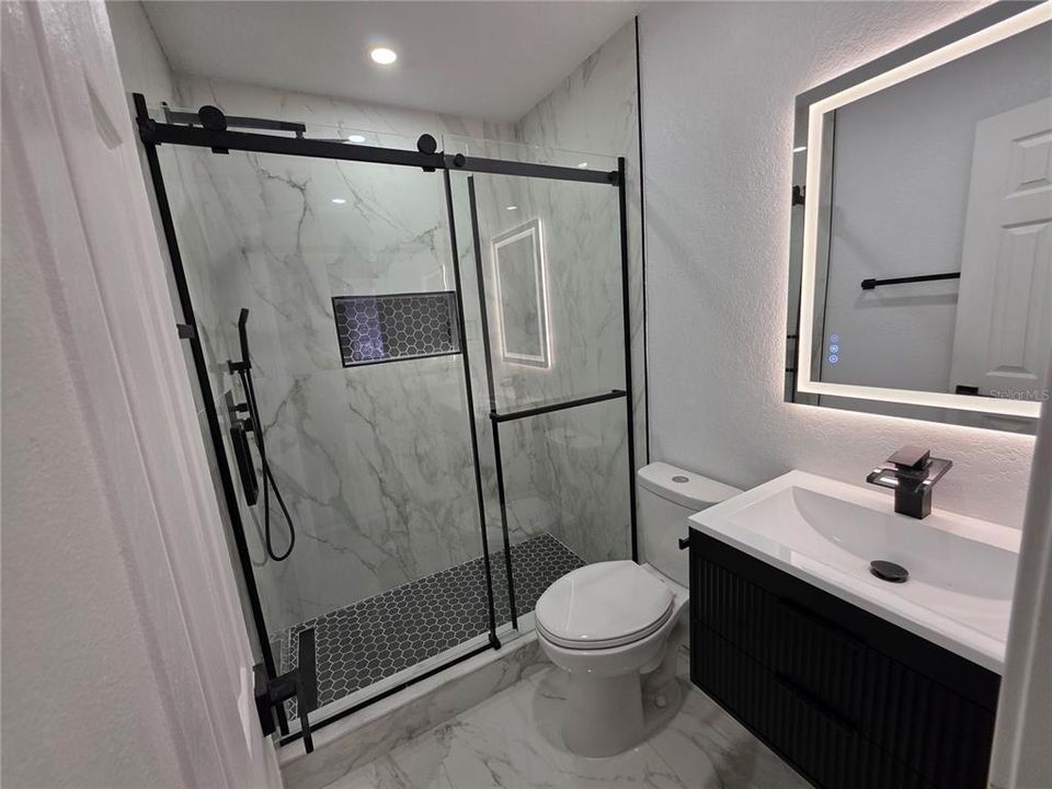 На продажу: $359,900 (5 спален, 3 ванн, 1778 Квадратных фут)