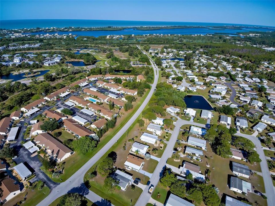 For Sale: $159,000 (2 beds, 2 baths, 1037 Square Feet)