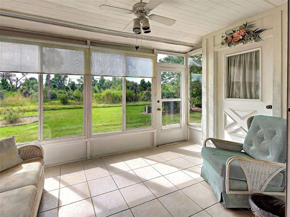 For Sale: $159,000 (2 beds, 2 baths, 1037 Square Feet)