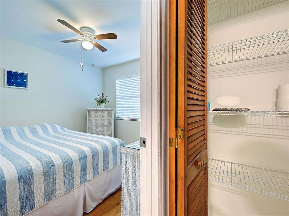 For Sale: $159,000 (2 beds, 2 baths, 1037 Square Feet)