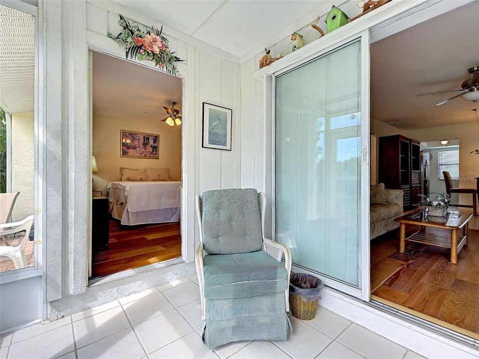 For Sale: $159,000 (2 beds, 2 baths, 1037 Square Feet)
