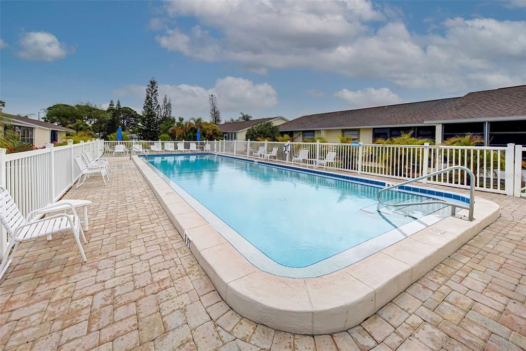 For Sale: $159,000 (2 beds, 2 baths, 1037 Square Feet)
