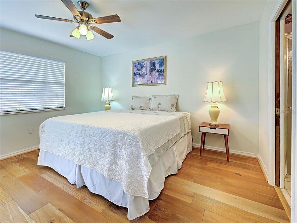 For Sale: $159,000 (2 beds, 2 baths, 1037 Square Feet)