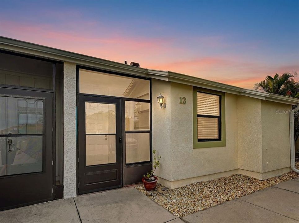 For Sale: $159,000 (2 beds, 2 baths, 1037 Square Feet)