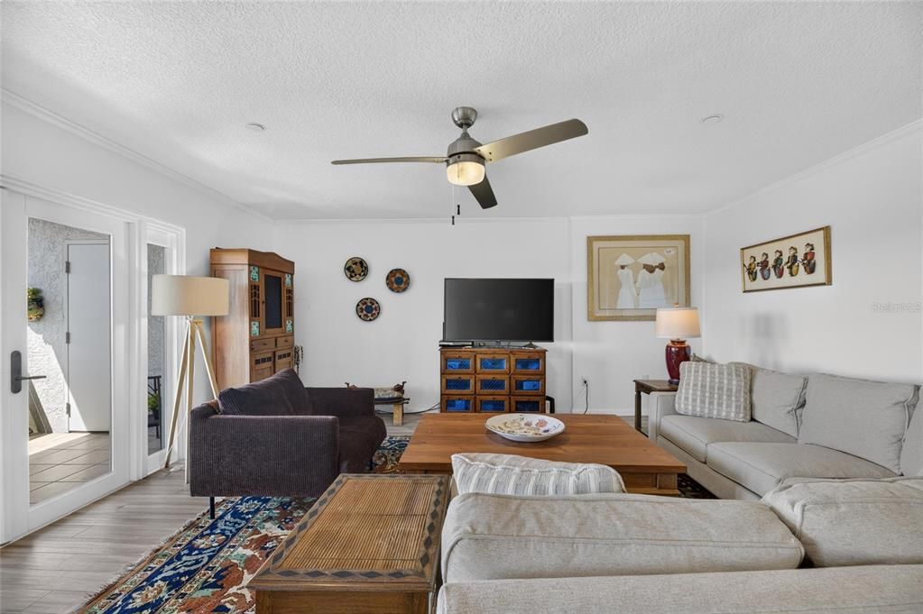 For Sale: $439,000 (3 beds, 2 baths, 1637 Square Feet)