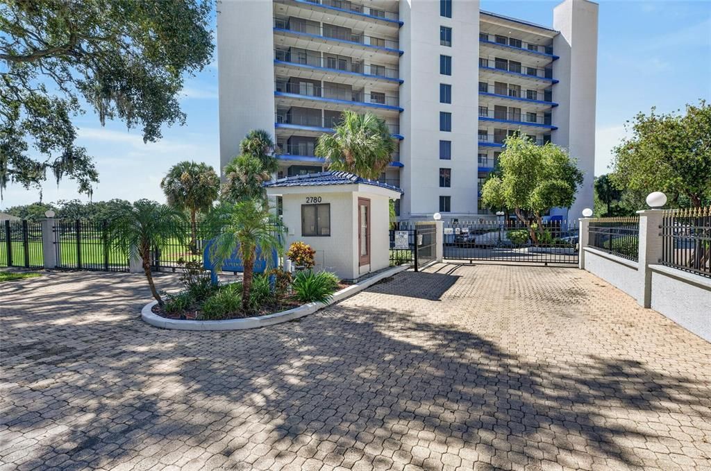 For Sale: $439,000 (3 beds, 2 baths, 1637 Square Feet)