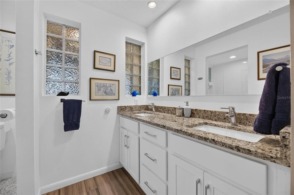 For Sale: $439,000 (3 beds, 2 baths, 1637 Square Feet)