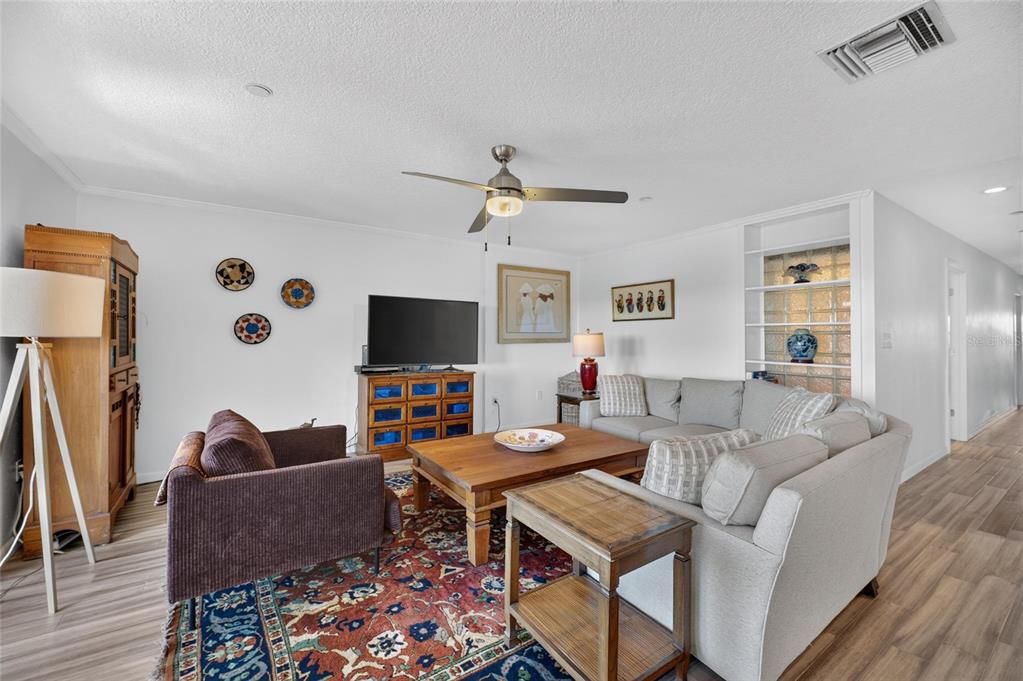 For Sale: $439,000 (3 beds, 2 baths, 1637 Square Feet)