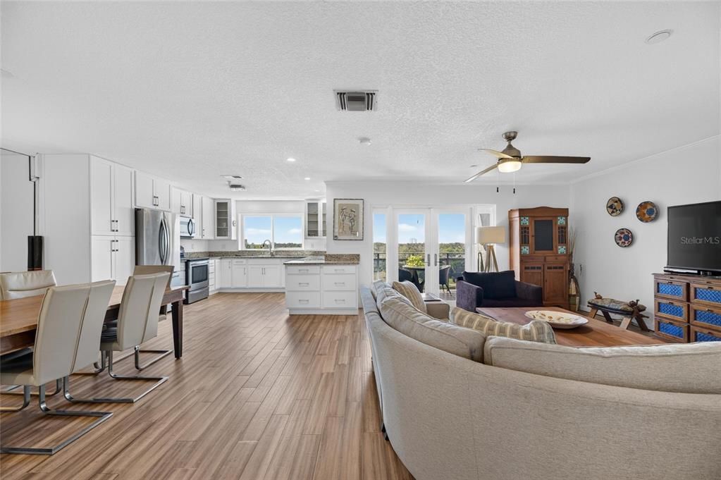 For Sale: $439,000 (3 beds, 2 baths, 1637 Square Feet)