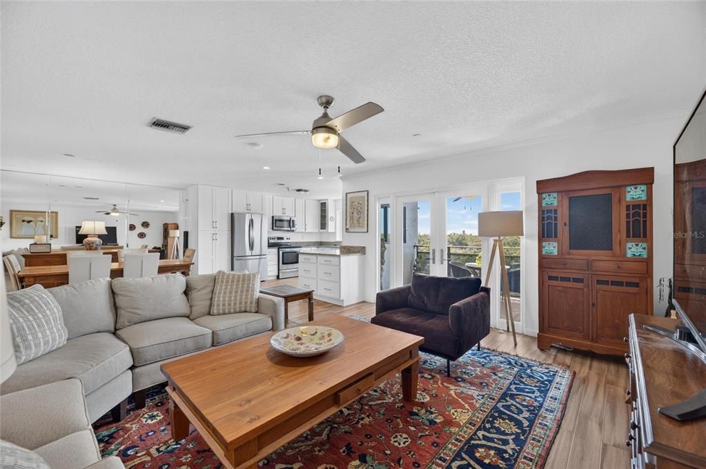 For Sale: $439,000 (3 beds, 2 baths, 1637 Square Feet)