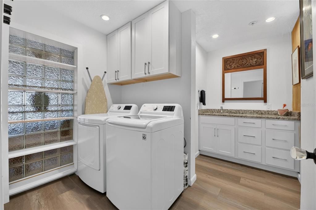 For Sale: $439,000 (3 beds, 2 baths, 1637 Square Feet)