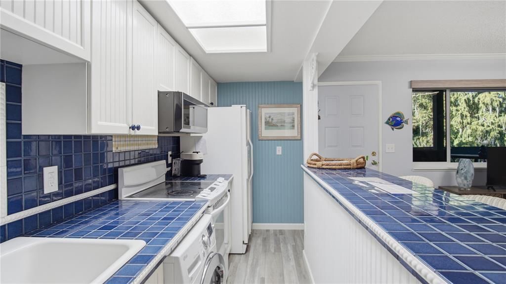 For Sale: $219,900 (1 beds, 1 baths, 480 Square Feet)