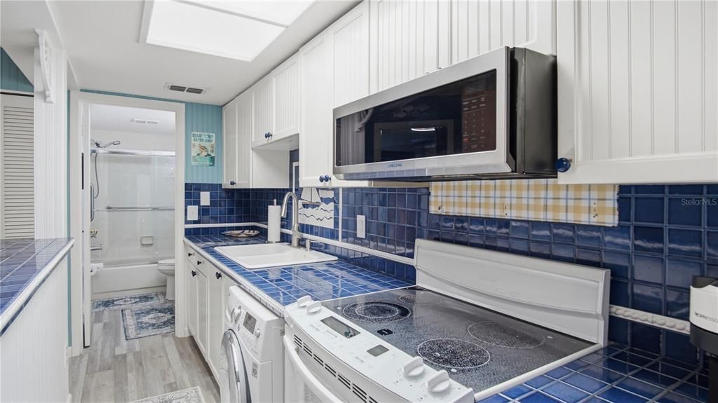 For Sale: $219,900 (1 beds, 1 baths, 480 Square Feet)