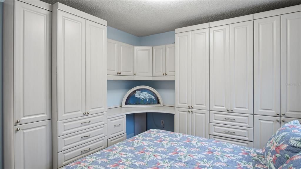 For Sale: $219,900 (1 beds, 1 baths, 480 Square Feet)