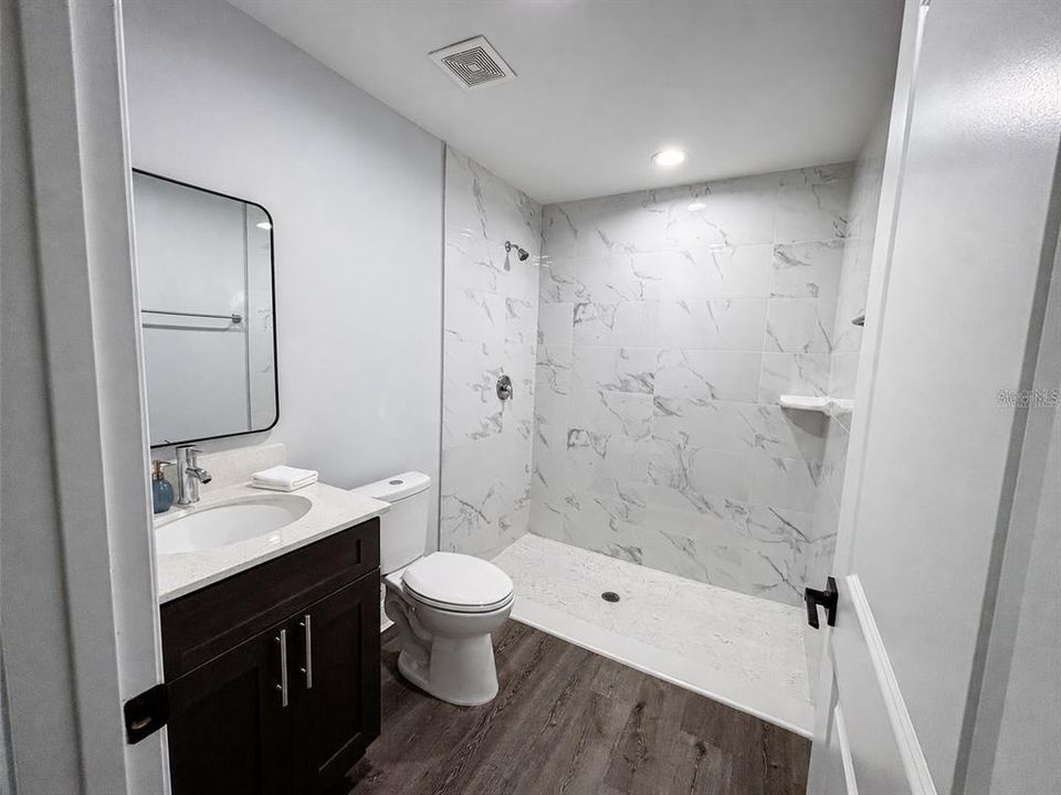 На продажу: $259,999 (3 спален, 2 ванн, 1011 Квадратных фут)