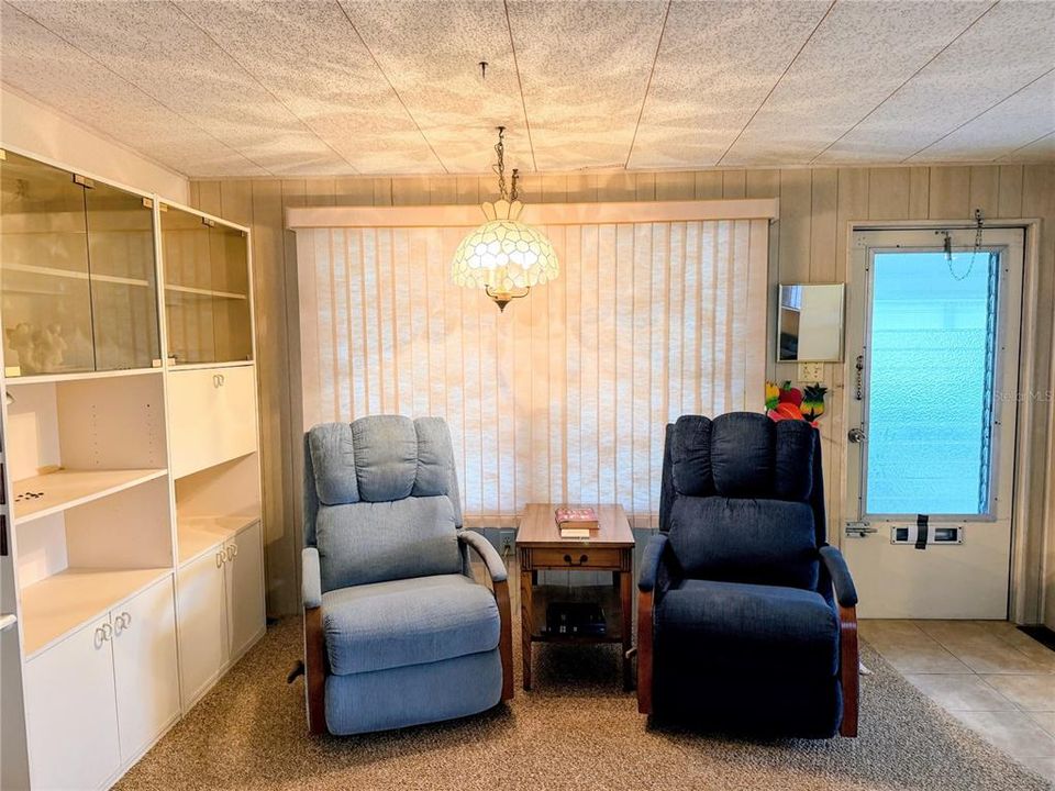 For Sale: $129,000 (2 beds, 1 baths, 770 Square Feet)