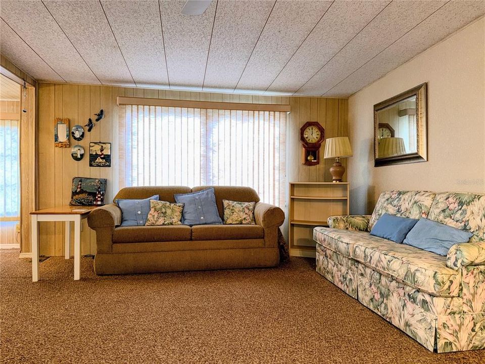 For Sale: $129,000 (2 beds, 1 baths, 770 Square Feet)