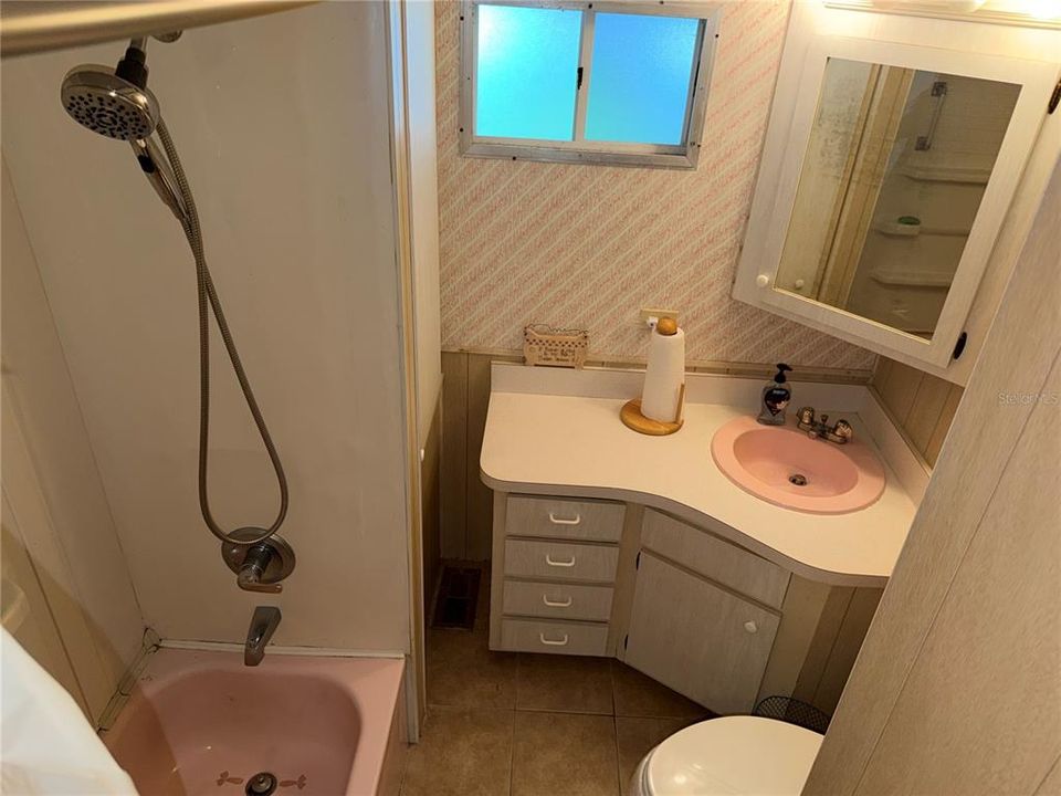 For Sale: $129,000 (2 beds, 1 baths, 770 Square Feet)