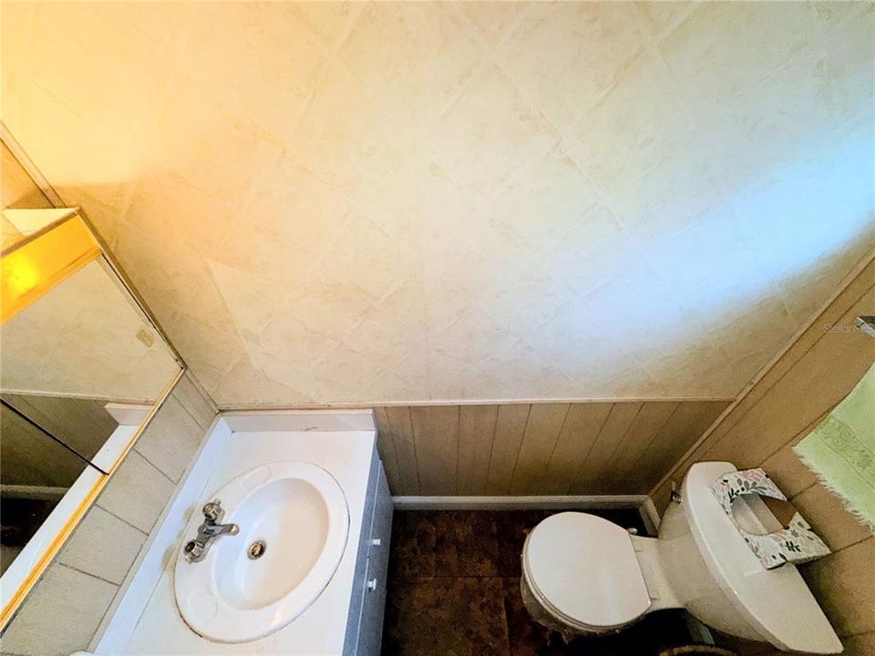 For Sale: $129,000 (2 beds, 1 baths, 770 Square Feet)