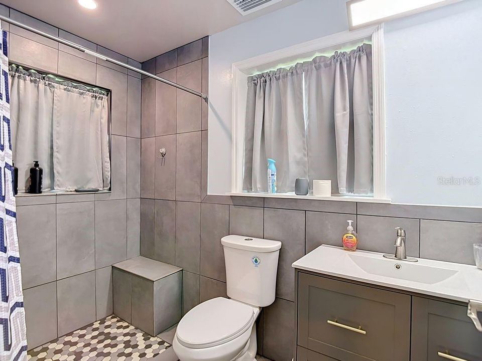 For Sale: $500,000 (2 beds, 2 baths, 1064 Square Feet)