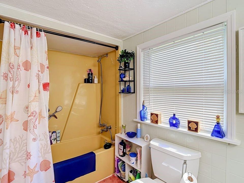 For Sale: $500,000 (2 beds, 2 baths, 1064 Square Feet)