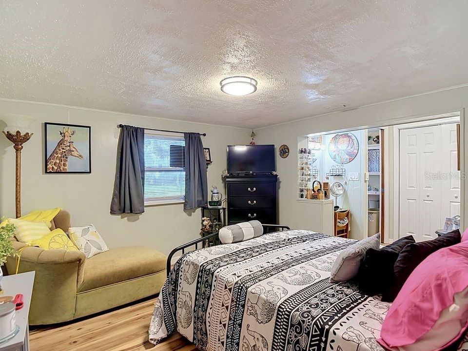 For Sale: $500,000 (2 beds, 2 baths, 1064 Square Feet)