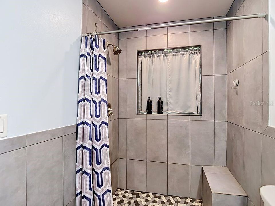 For Sale: $500,000 (2 beds, 2 baths, 1064 Square Feet)