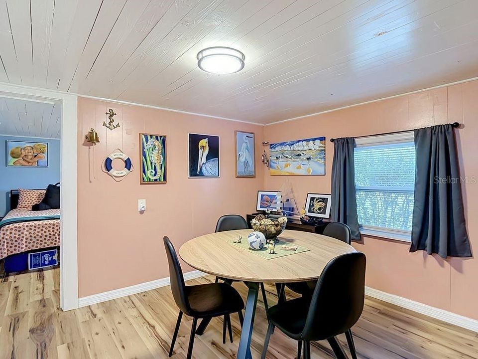 For Sale: $500,000 (2 beds, 2 baths, 1064 Square Feet)