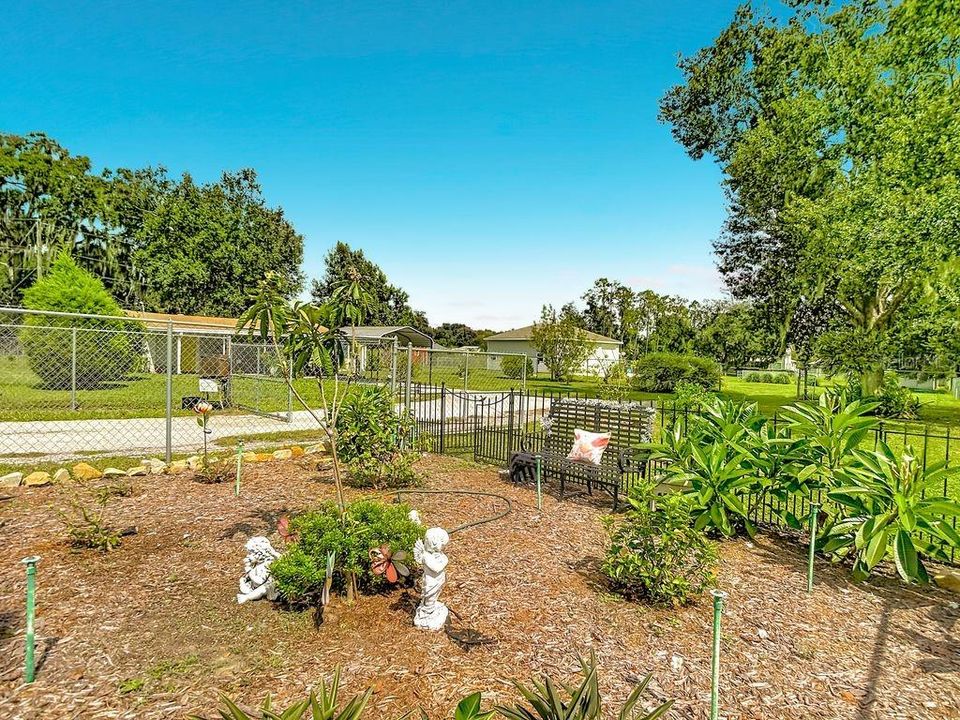 For Sale: $500,000 (2 beds, 2 baths, 1064 Square Feet)