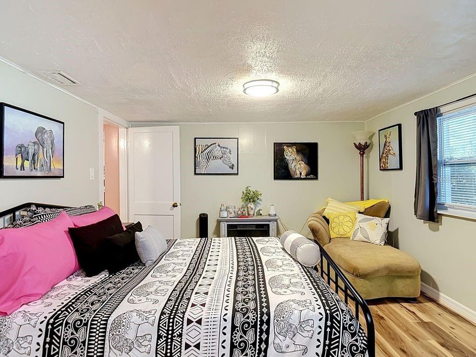 For Sale: $500,000 (2 beds, 2 baths, 1064 Square Feet)