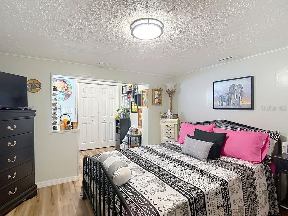 For Sale: $500,000 (2 beds, 2 baths, 1064 Square Feet)